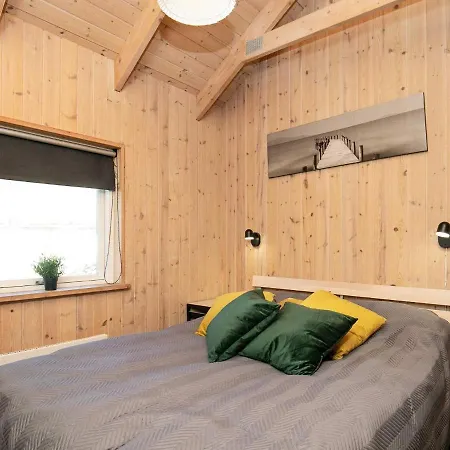 Seven-bedroom Holiday In *