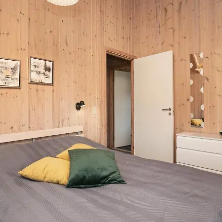 Seven-bedroom Holiday In *