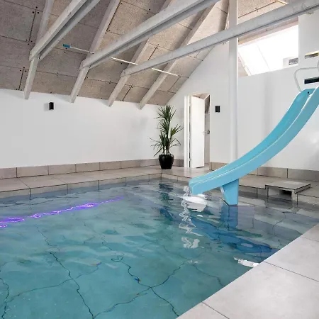 Seven-bedroom Holiday In *