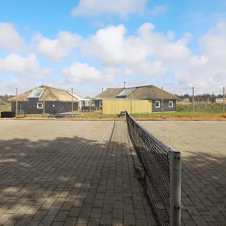 Seven-bedroom Holiday In *