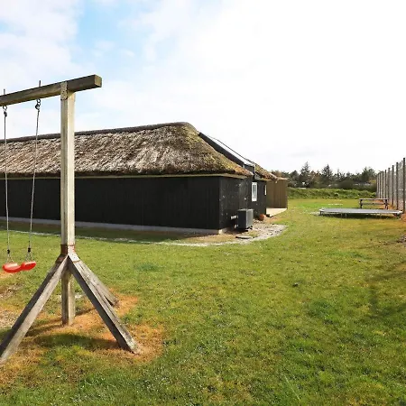 Seven-bedroom Holiday In *